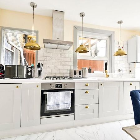 Cozy 3 Bed Home In London, Free Parking, Sleeps 8! Exterior photo