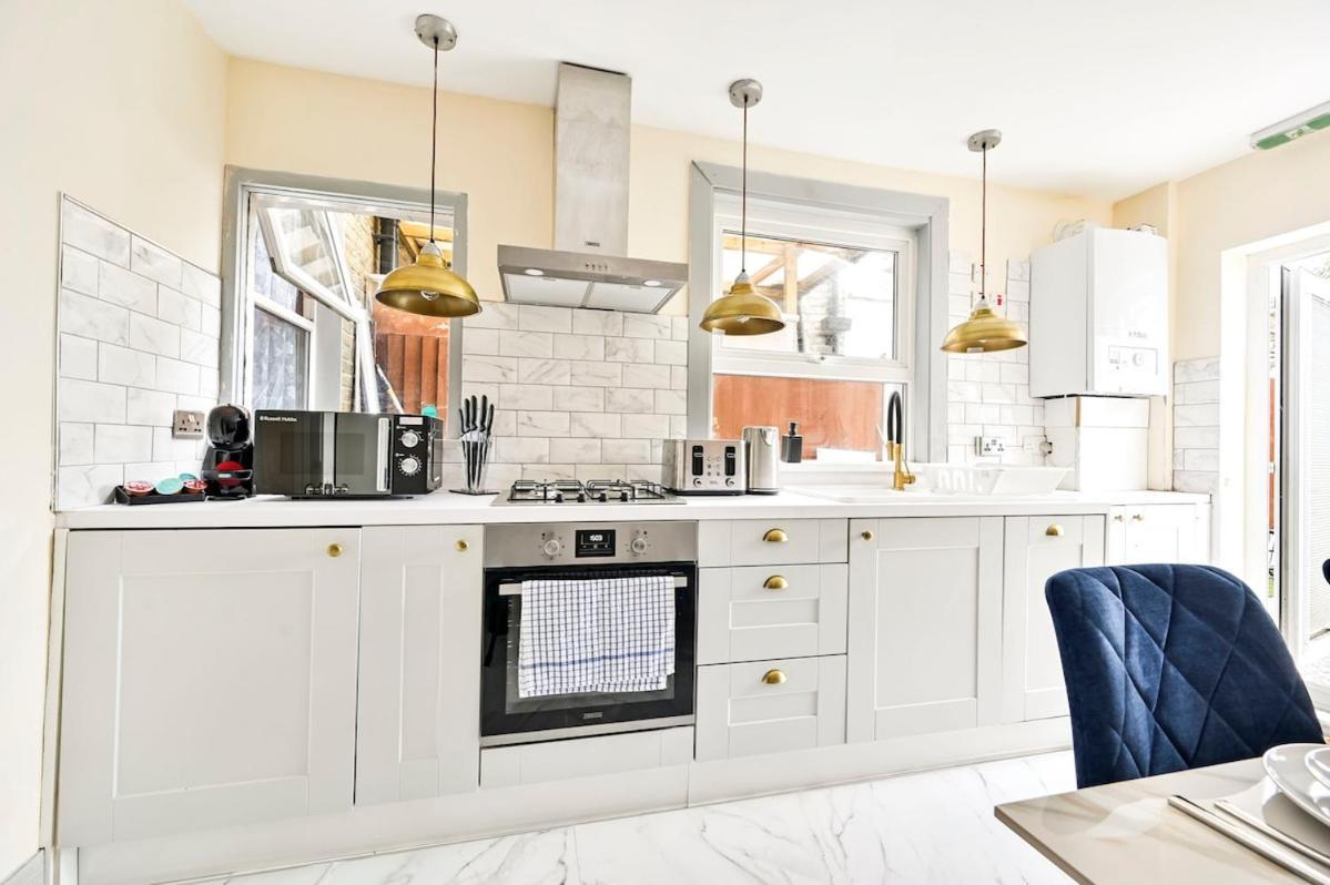 Cozy 3 Bed Home In London, Free Parking, Sleeps 8! Exterior photo