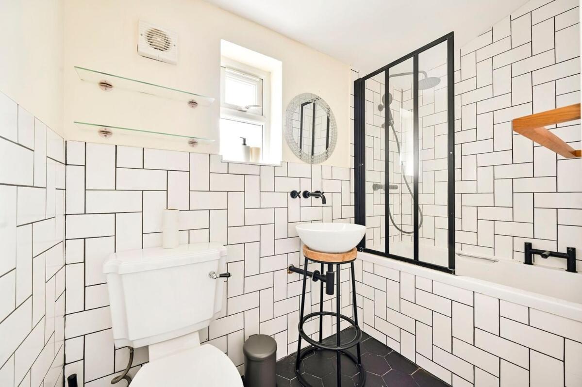 Cozy 3 Bed Home In London, Free Parking, Sleeps 8! Exterior photo