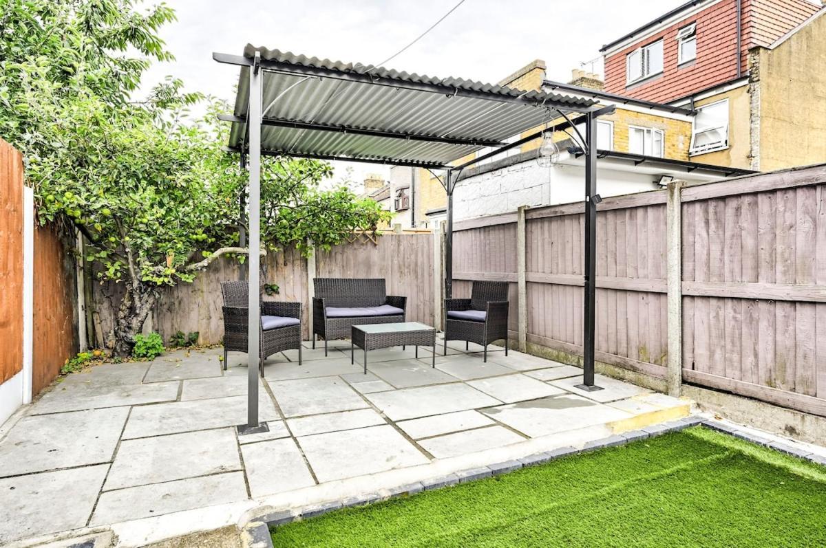 Cozy 3 Bed Home In London, Free Parking, Sleeps 8! Exterior photo