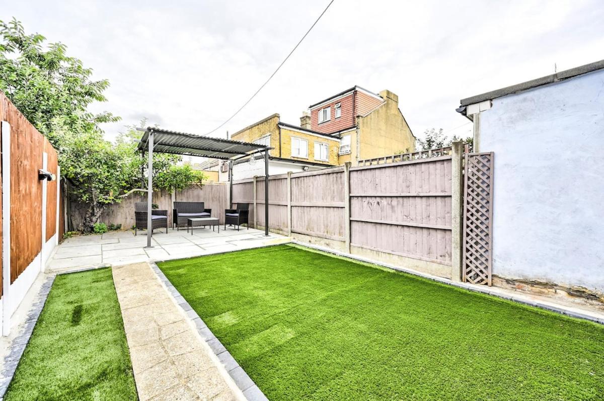 Cozy 3 Bed Home In London, Free Parking, Sleeps 8! Exterior photo